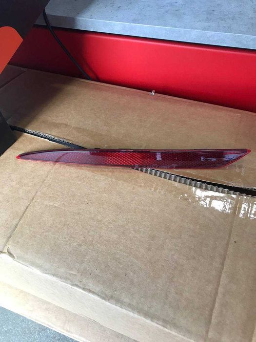 катафот/отражатель левый Tesla Y  (оригинал,состояние идеальное)