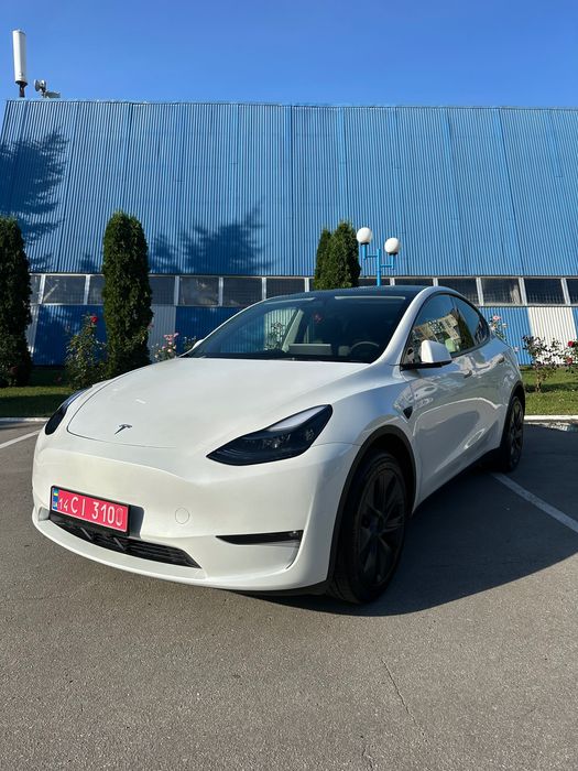 Tesla model Y 
All wheel drive