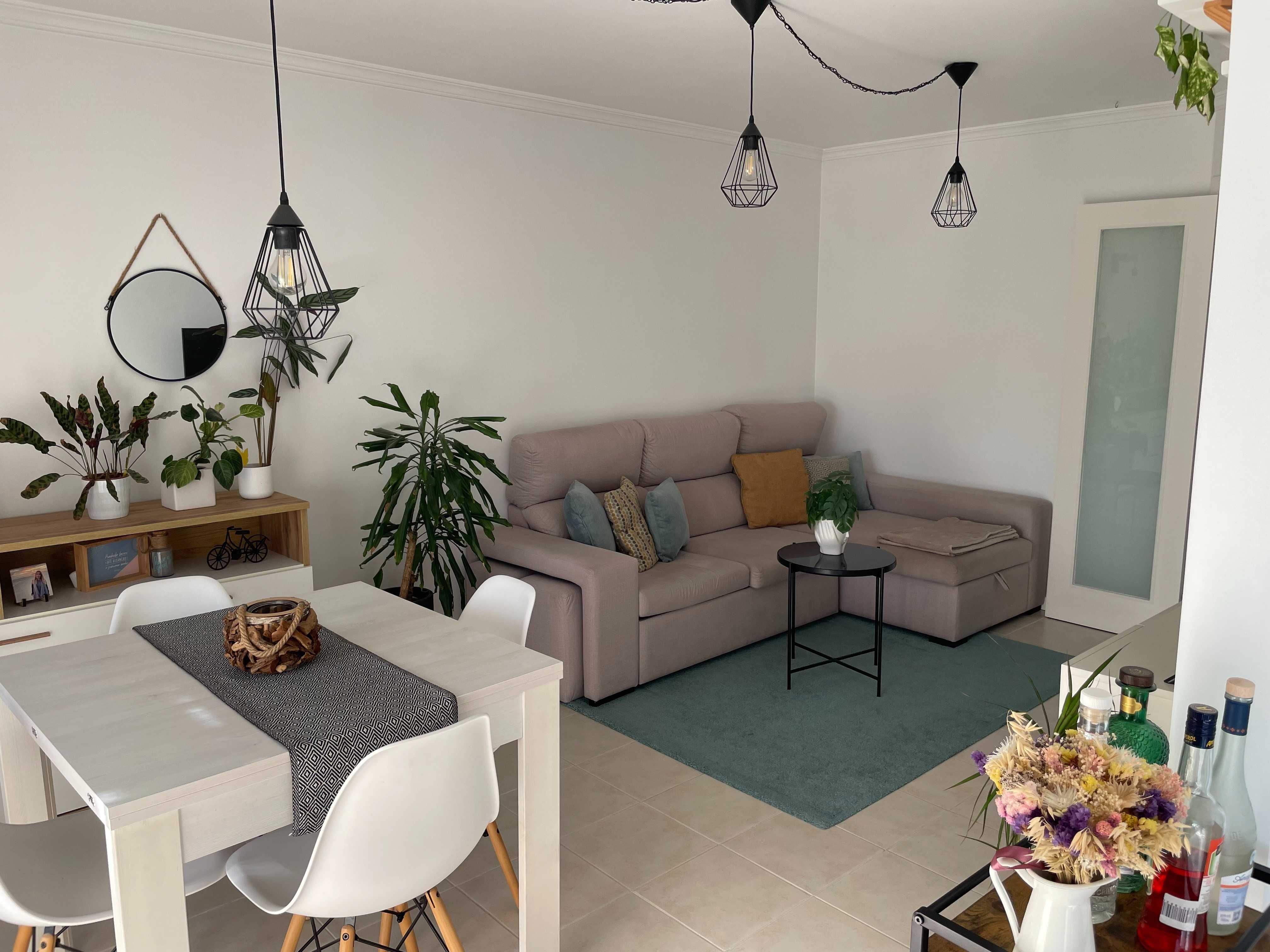 Apartamento T2 com 2 lugares de garagem em S. Mamede de Infesta