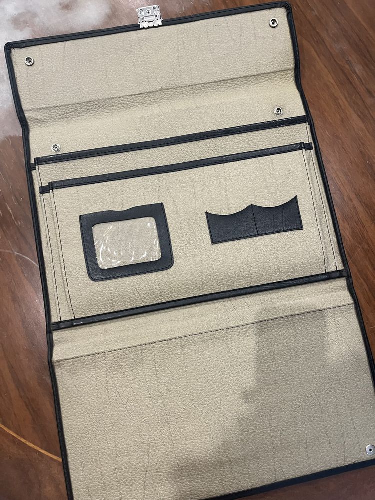 Porta documentos em pele