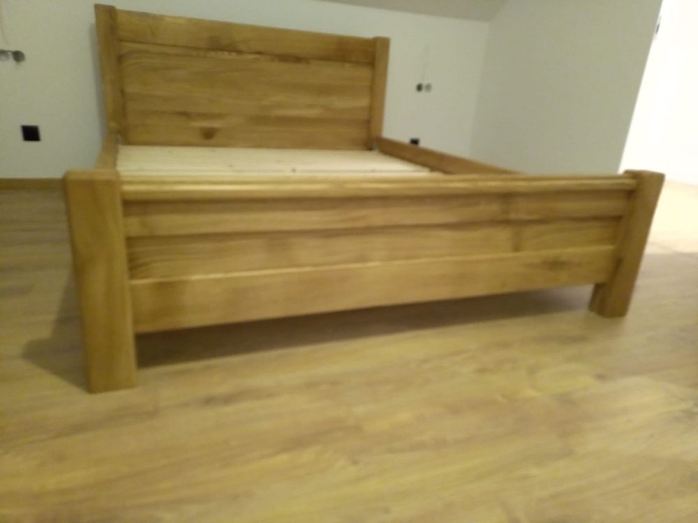 Łóżko z drewna jesionowego