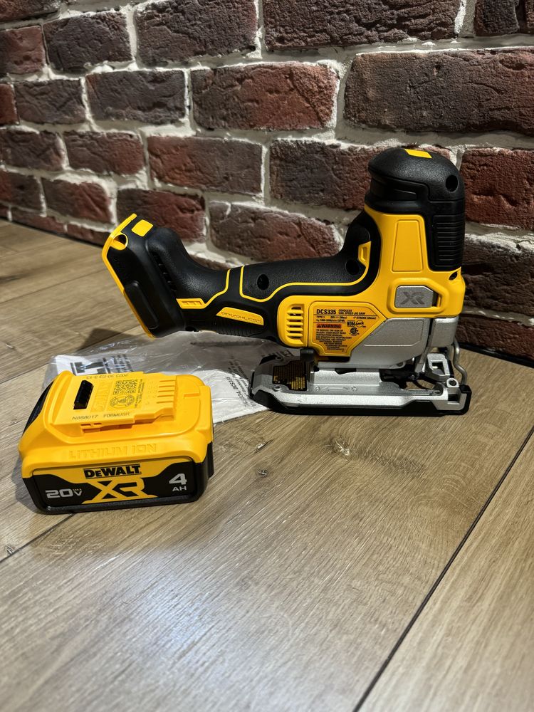 Лобзик DeWalt DCS335B