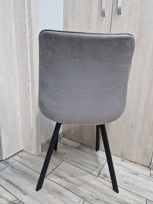Krzesła szare i czarne  x4 tapicerowane do jadalni, kuchni, salonu