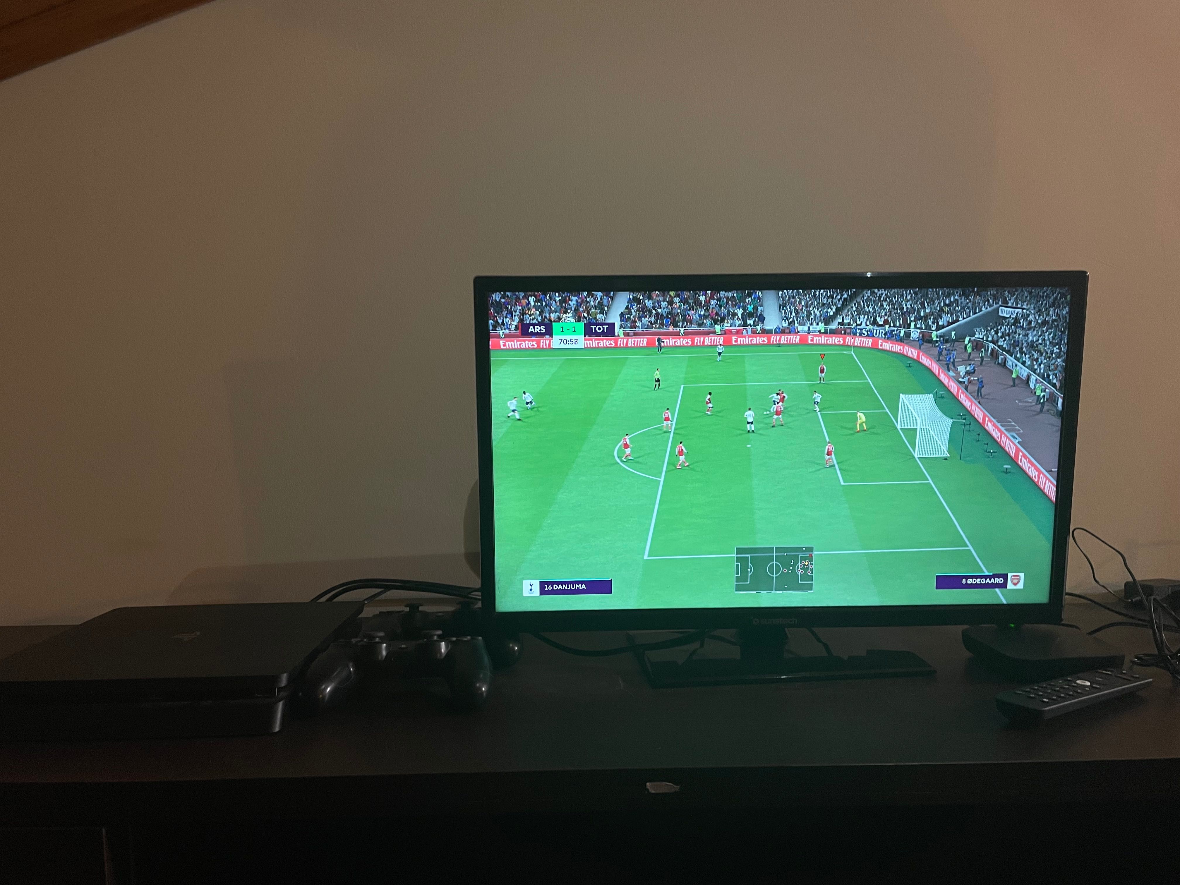 PS4 SLIM 1TB bem estimada