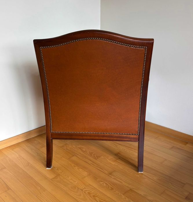 Skórzany fotel gabinetowy styl kolonialny
