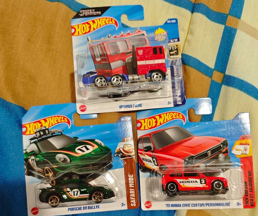 3 Hot wheels novos