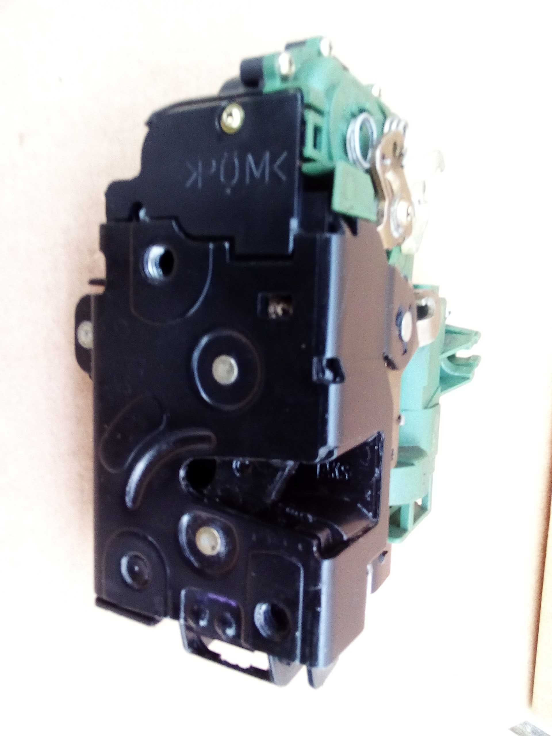 Fechaduras Golf 4 + tubo radiador +relé da bomba de combustível nova