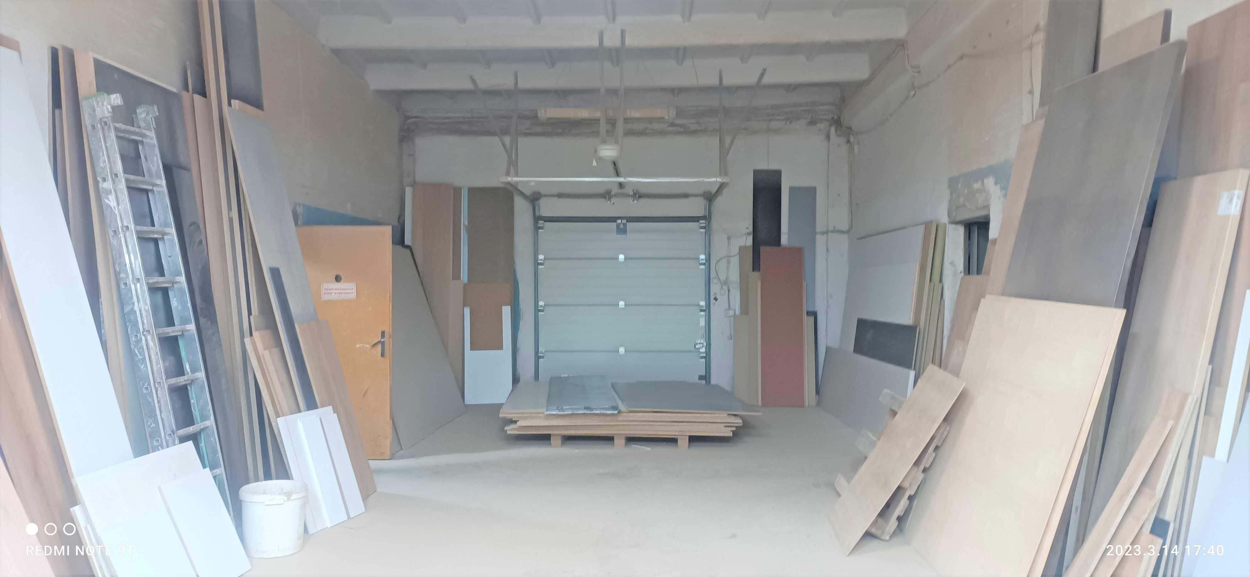 Hala 210 m2 rampa , zaplecze 25m2