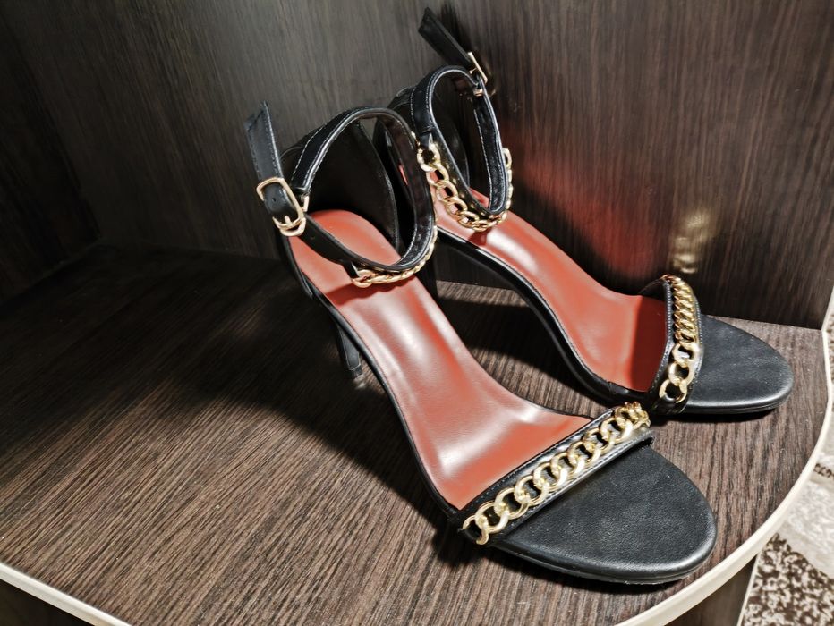 Жіночі босоніжки