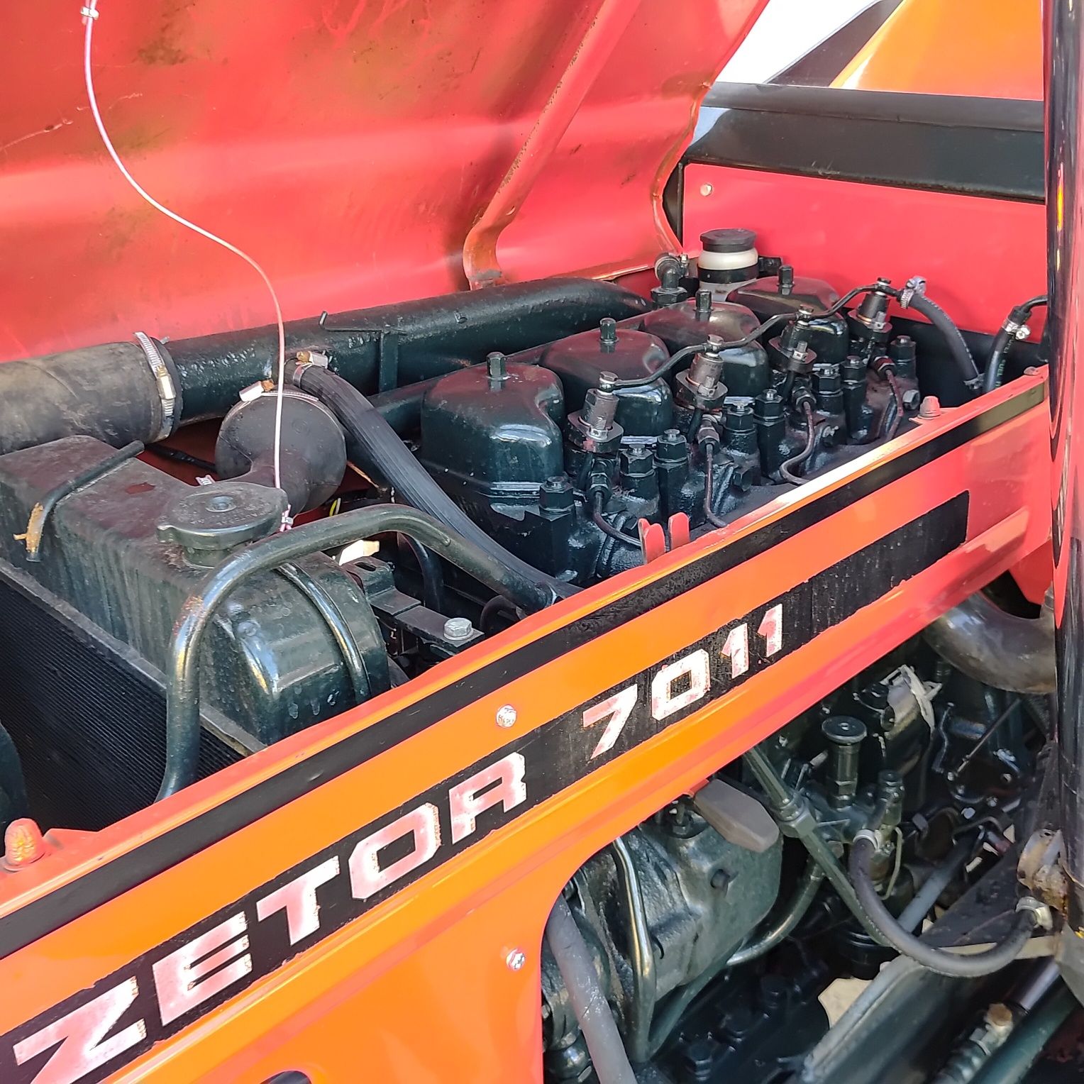 Zetor 7011 z ładowaczem Szwecjia
