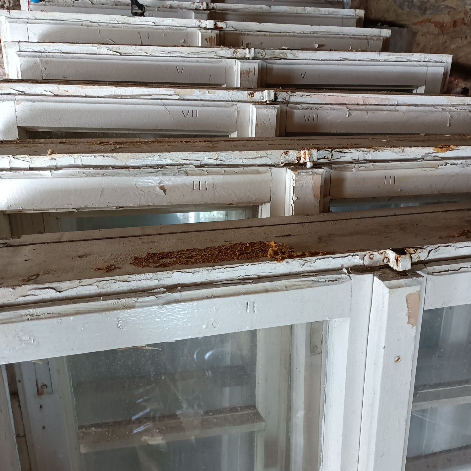 Okna skrzyniowe drewniane z demontażu 94x122