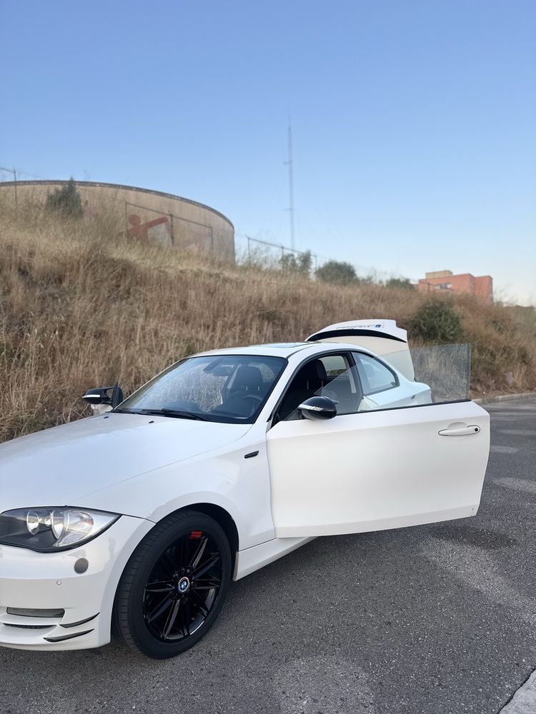 BMW Série 1 120d Coupé Pack M - Teto de Abrir - Símbolo 50 Anos BMW