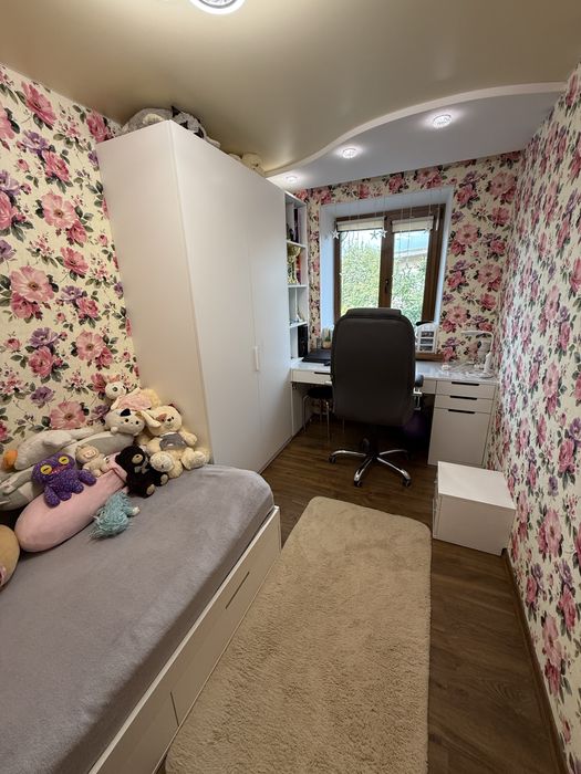 3к.кв з ремонтом , меблями і технікою , вул. Маланюка !