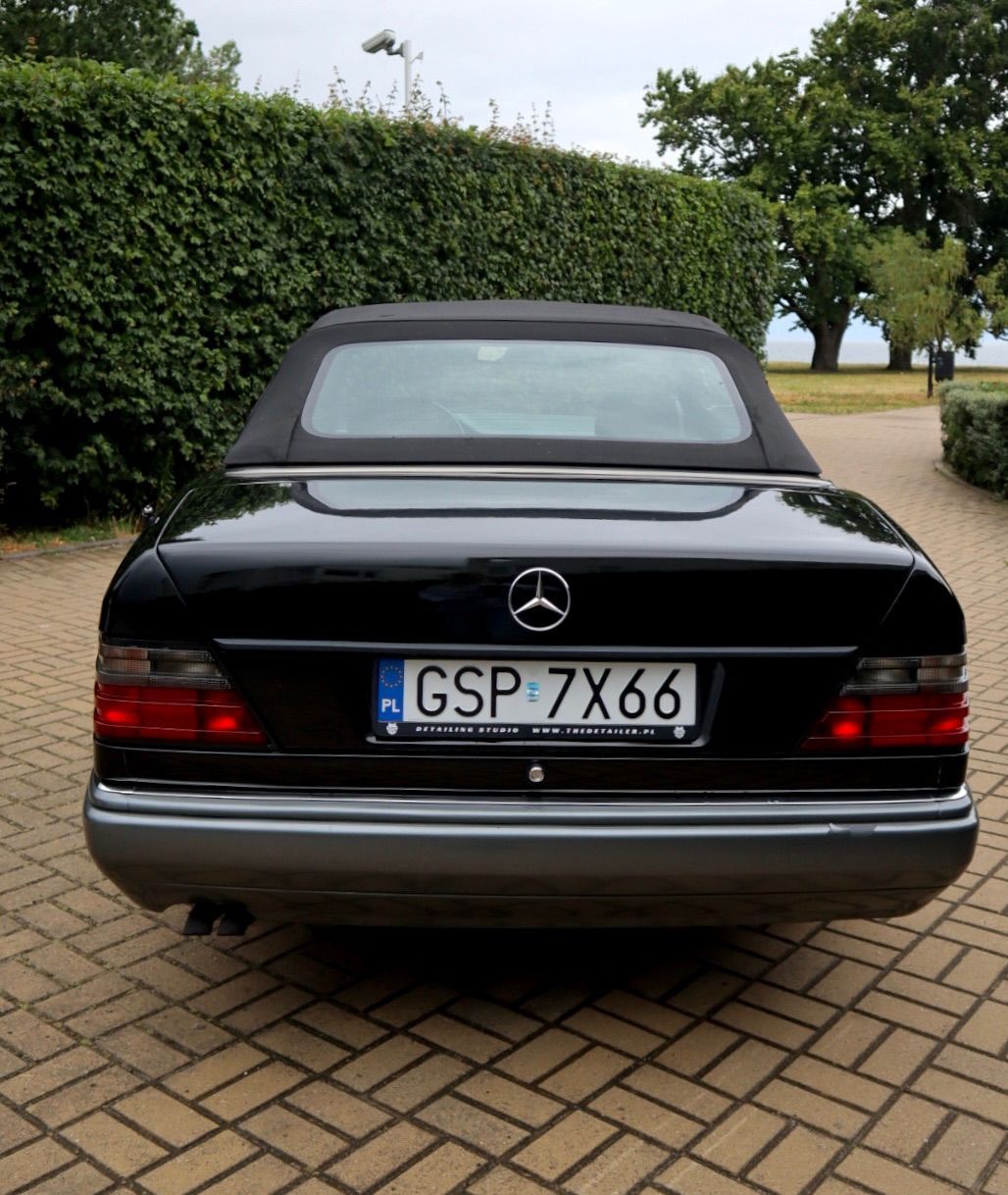 Mercedes-Benz W124 (1984-1993) Na sprzedaż: Mercedes Benz W124 Cabrio z bardzo małym przebiegiem!!!