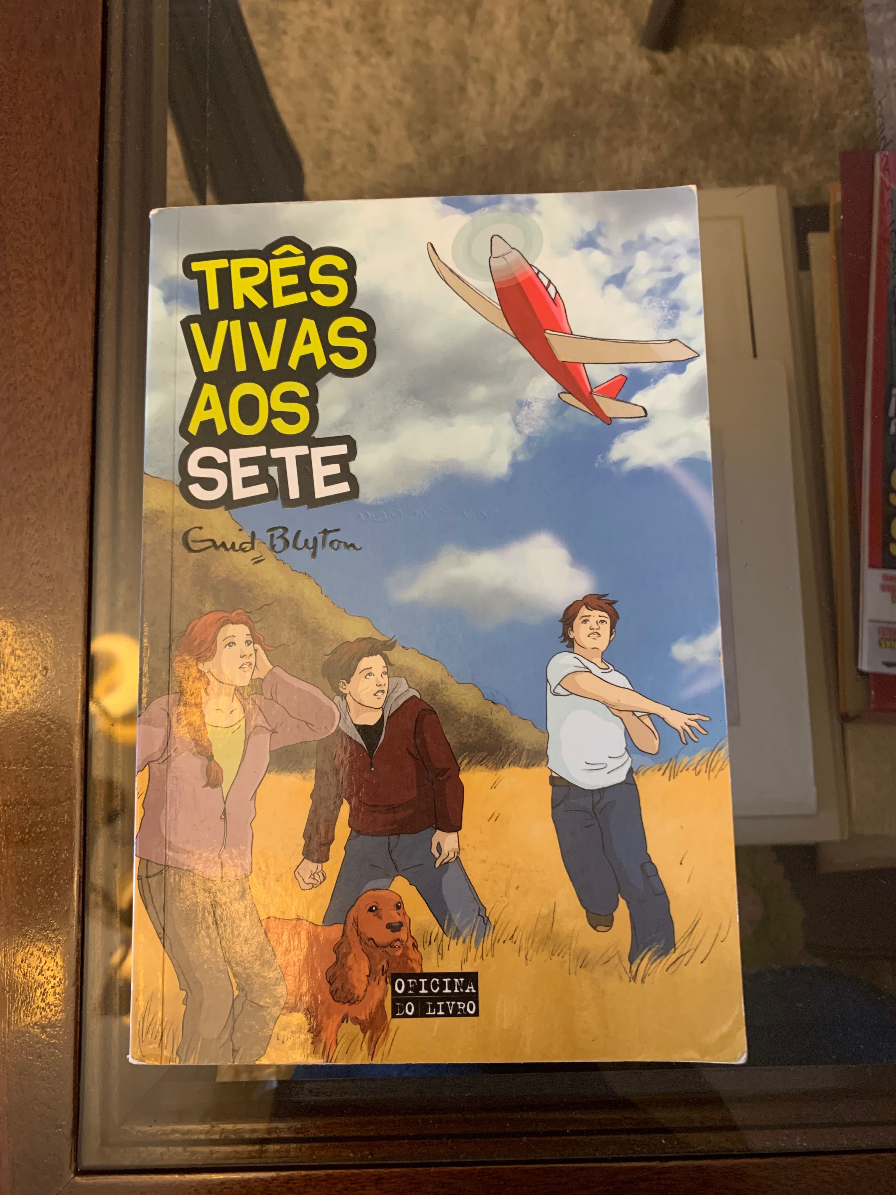 Livro Três Vivas aos Sete