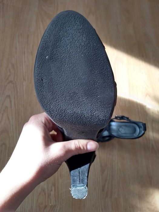 Czarne szpilki zamszowe z koronką r.35 Jennifer&Jennifer CCC