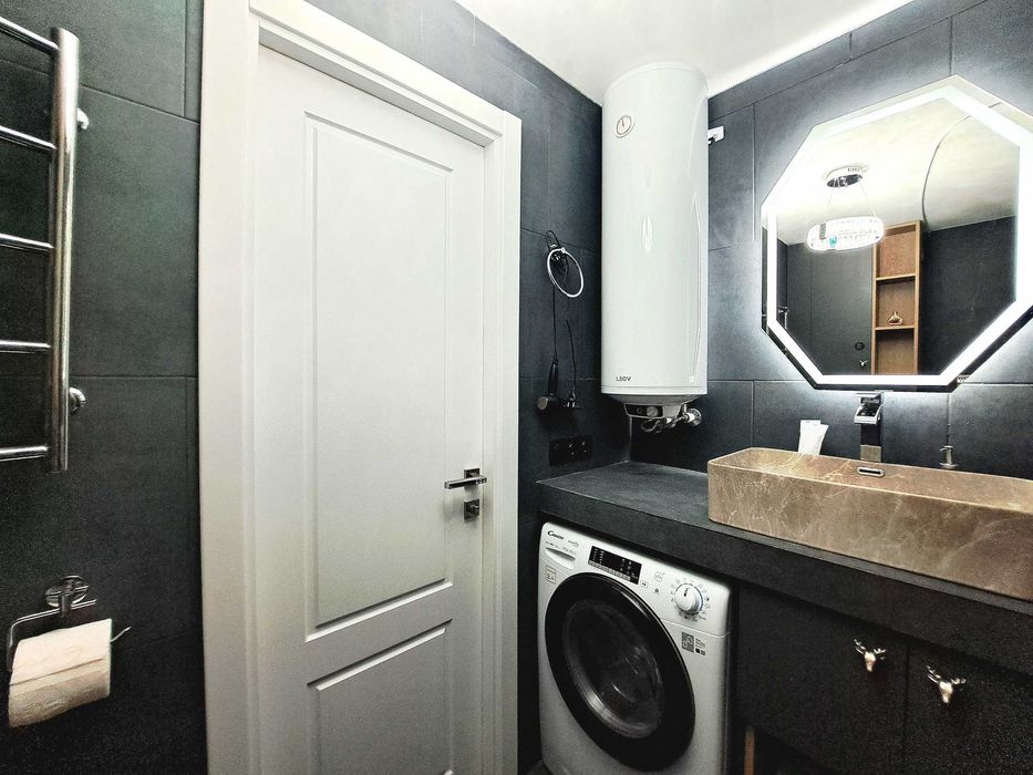 NEW Квартира біля ТРЦ Никольский, джакузі, SMART TV, центр, подобово