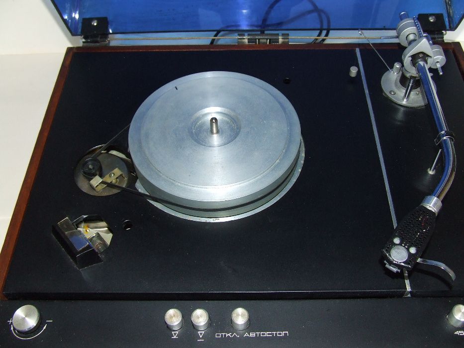 Проигрыватель пластинок  "Электроника Б1-011"