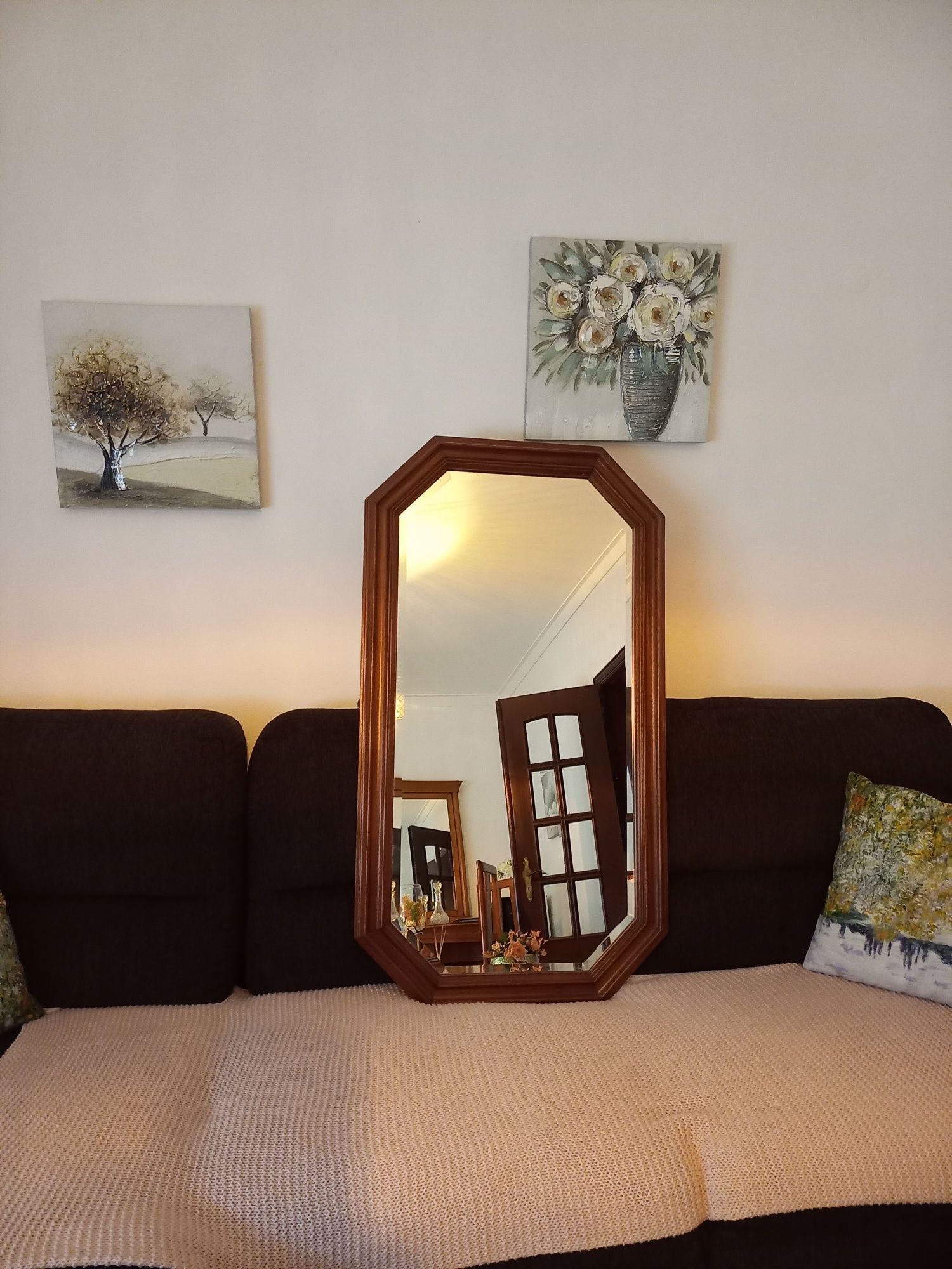 Vendo  espelho  de sala com moldura  em madeira de mogno maciça