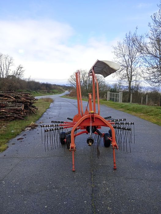 Juntador de feno Lely Welger Hibiscus 421