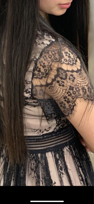 Нарядне плаття з мереживом