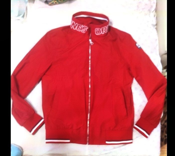 Куртка для мальчика на 12-13 лет красного цвета