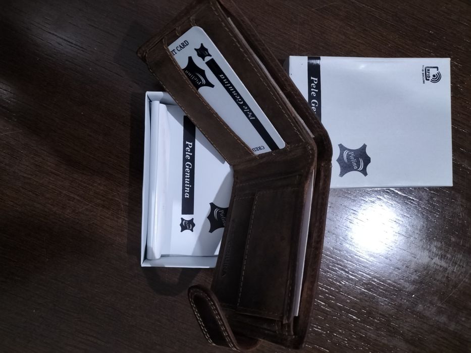 Carteira RFID em pele castanho genuína