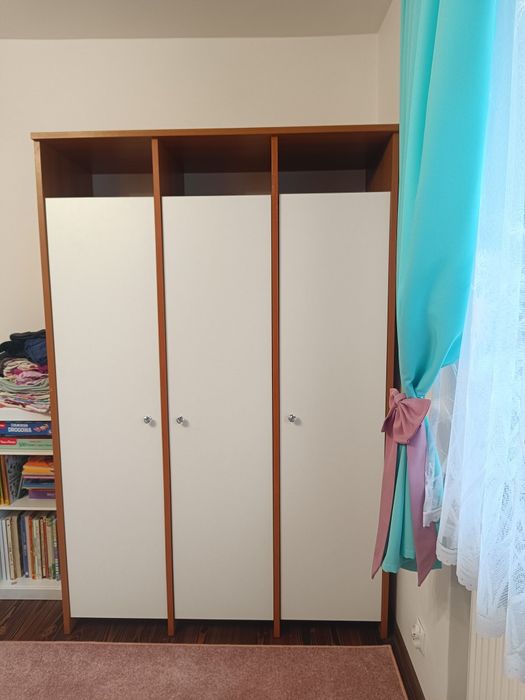 Szafa trzydrzwiowa biała