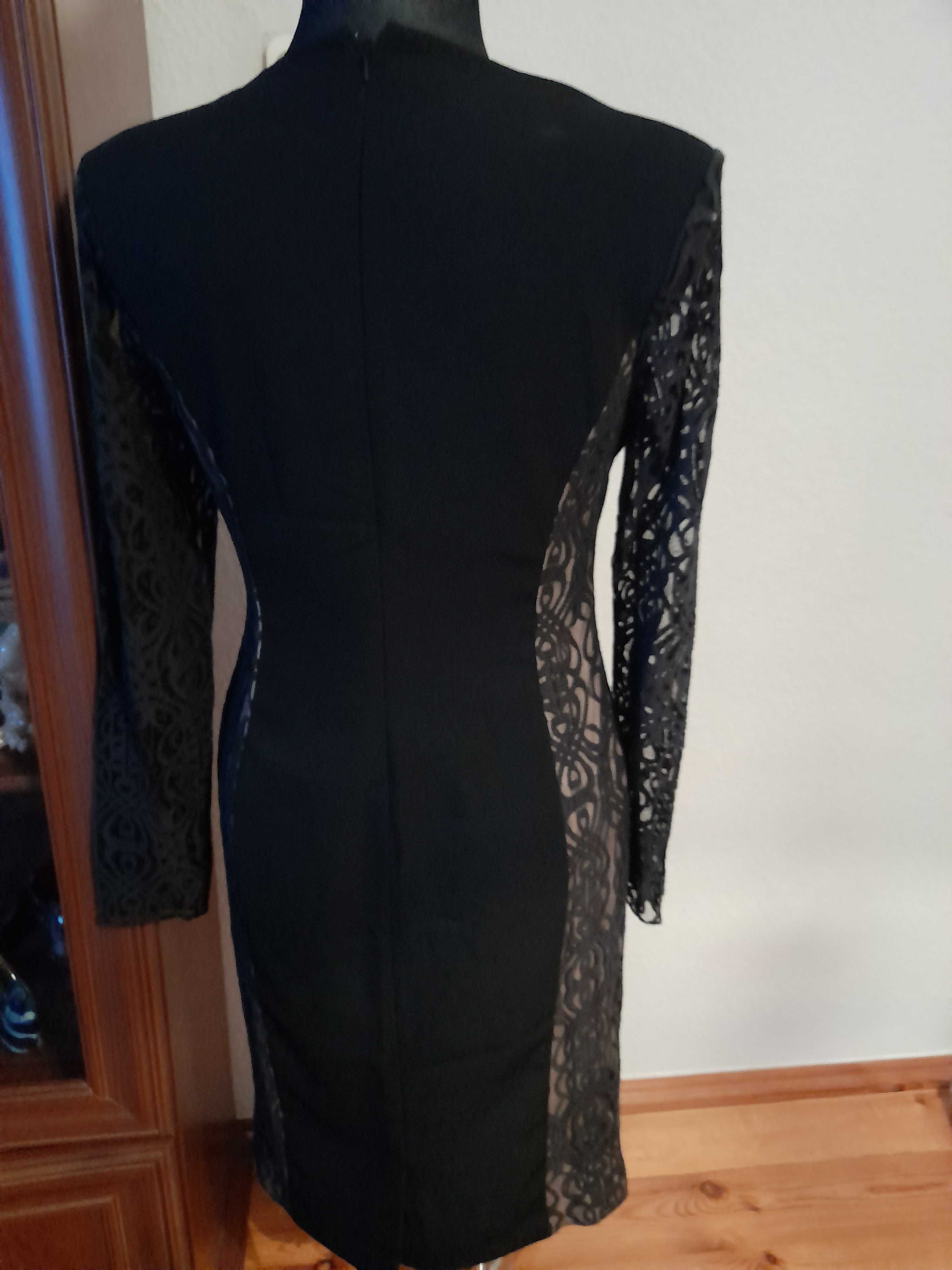 Gina Bacconi  czarna sukienka z koronką R38