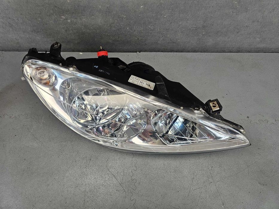 Peugeot 307  Lampa Przód Przednia Prawa Kompletna Europa Stan BDB