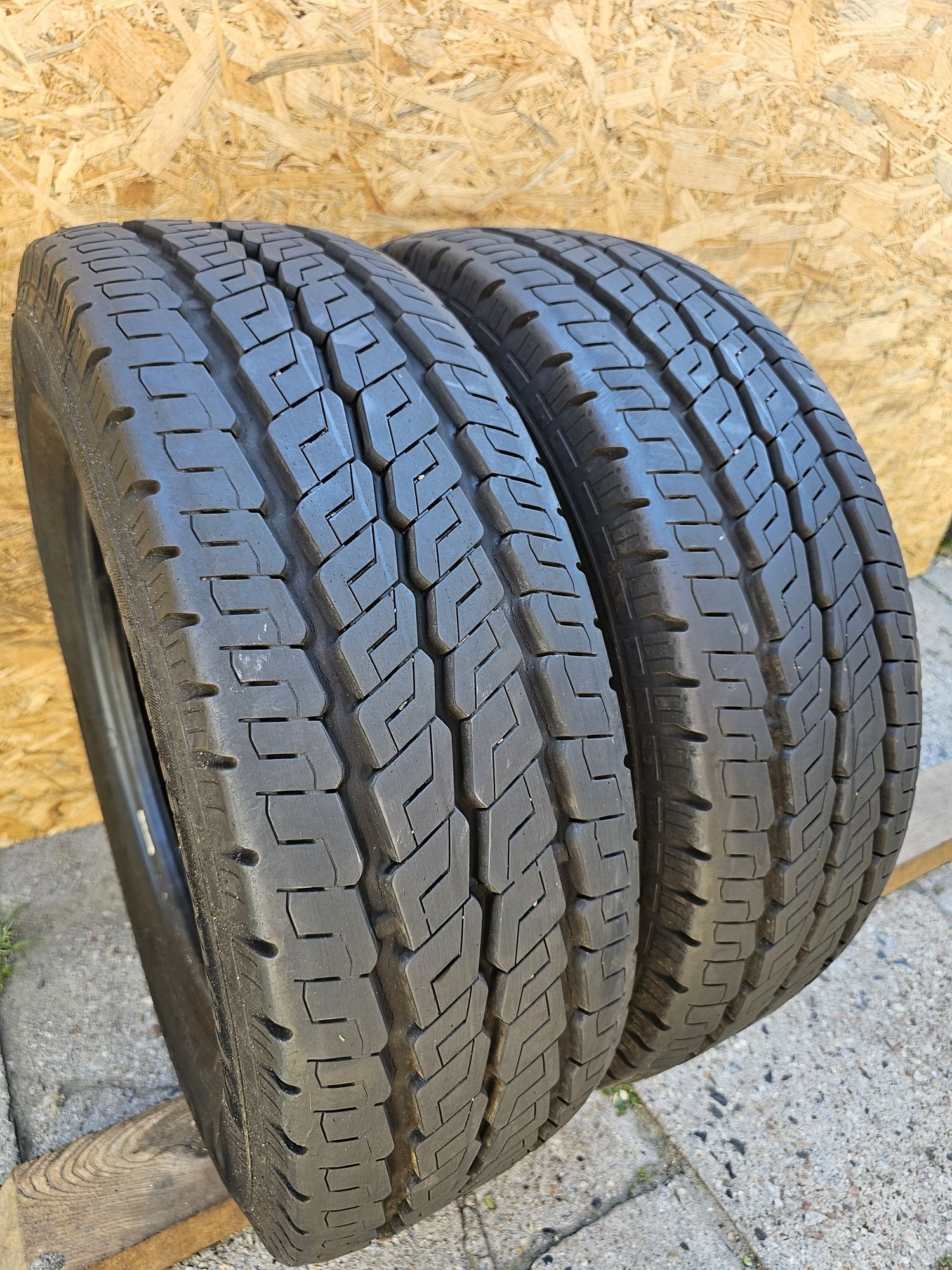 Idealne!!  10mm. 215/70 r15C Continetal Vanco Camper. 3017