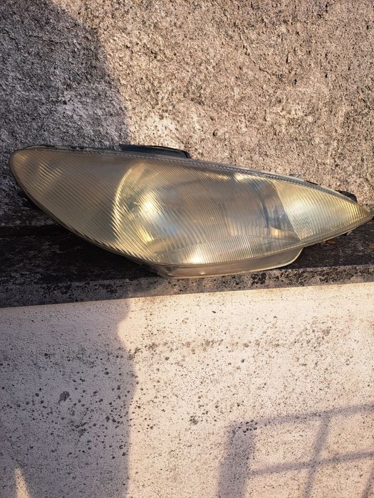 Farol direito Peugeot 206 em excelente estado