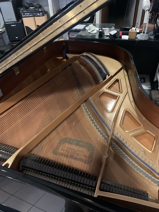 Piano Kawai de Cauda