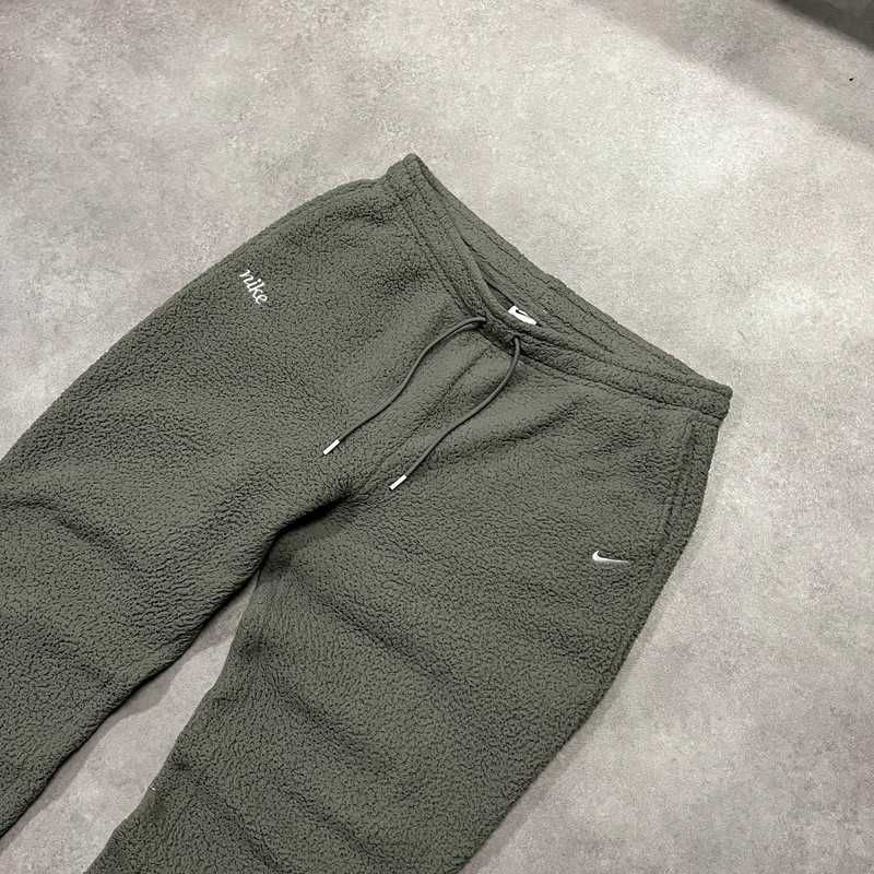 Spodnie Dresy Nike Sherpa Fleece Sweatpants Swoosh Vintage Retro Y2K