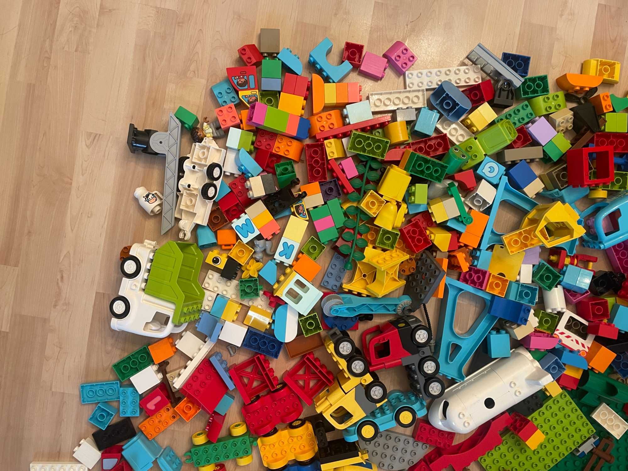 LEGO DUPLO - MIX 8,4 kg, w tym różne zestawy