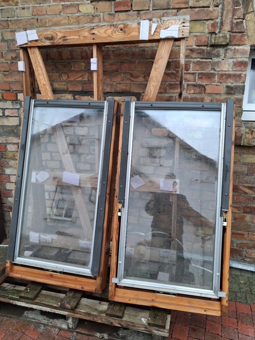 Okna dachowe Velux z kołnierzami gotowe do montażu