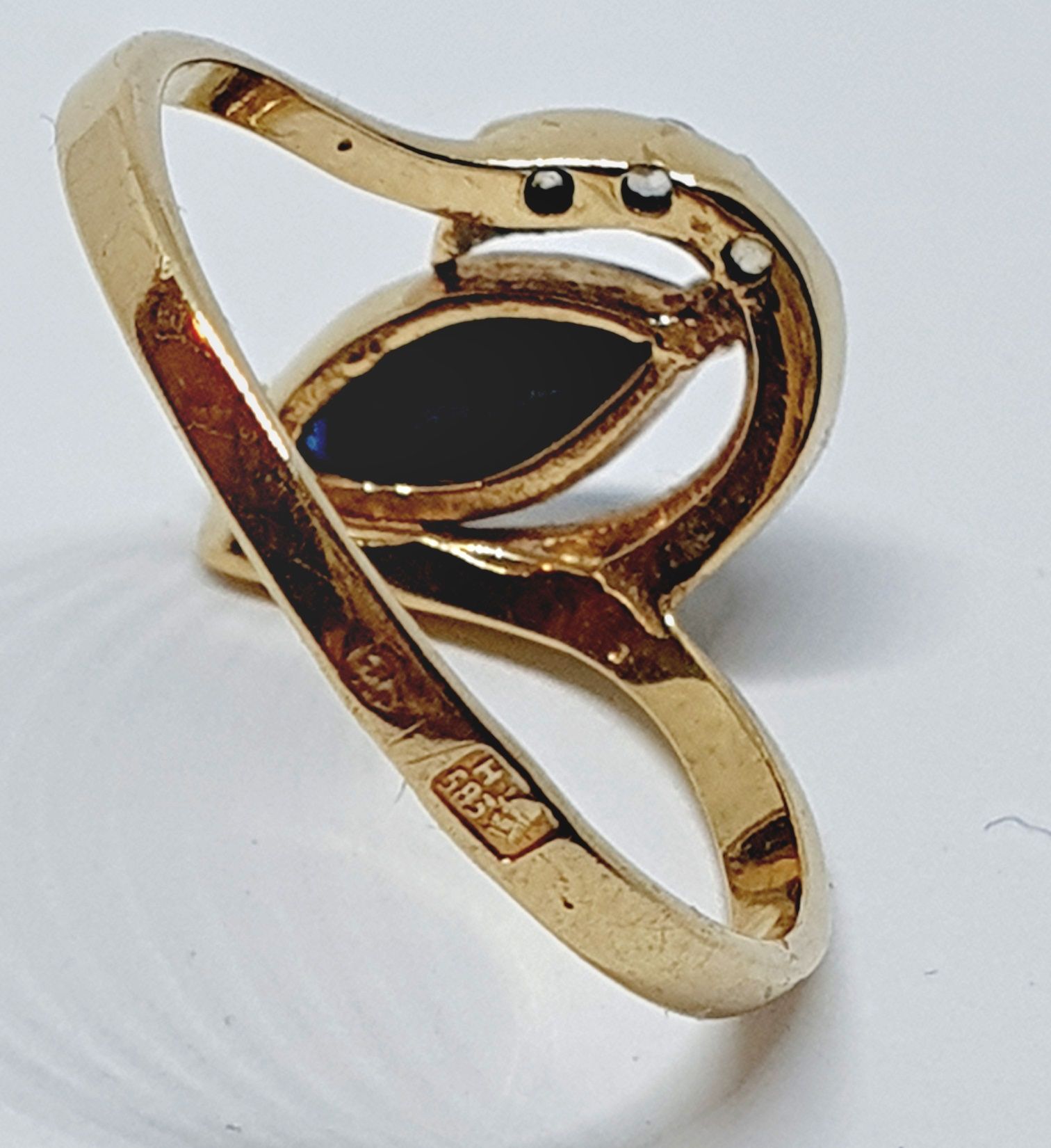 Złoty pierścionek z szafirkiem  :)