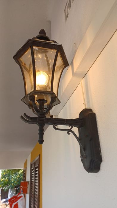 Candeeiro grande formato vintage  em ferro fundido