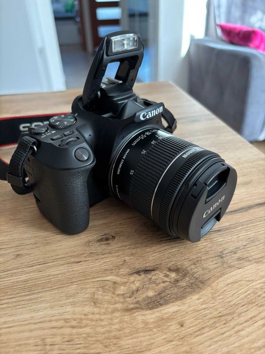 Canon EOS 250D + obiektyw EF-S 18-55mm IS STM + torba +karta 64GB