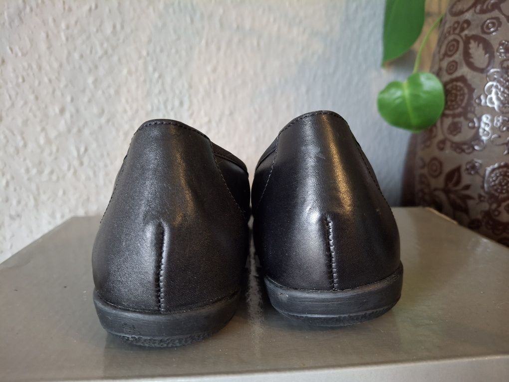 Caprice  skórzane baleriny 38