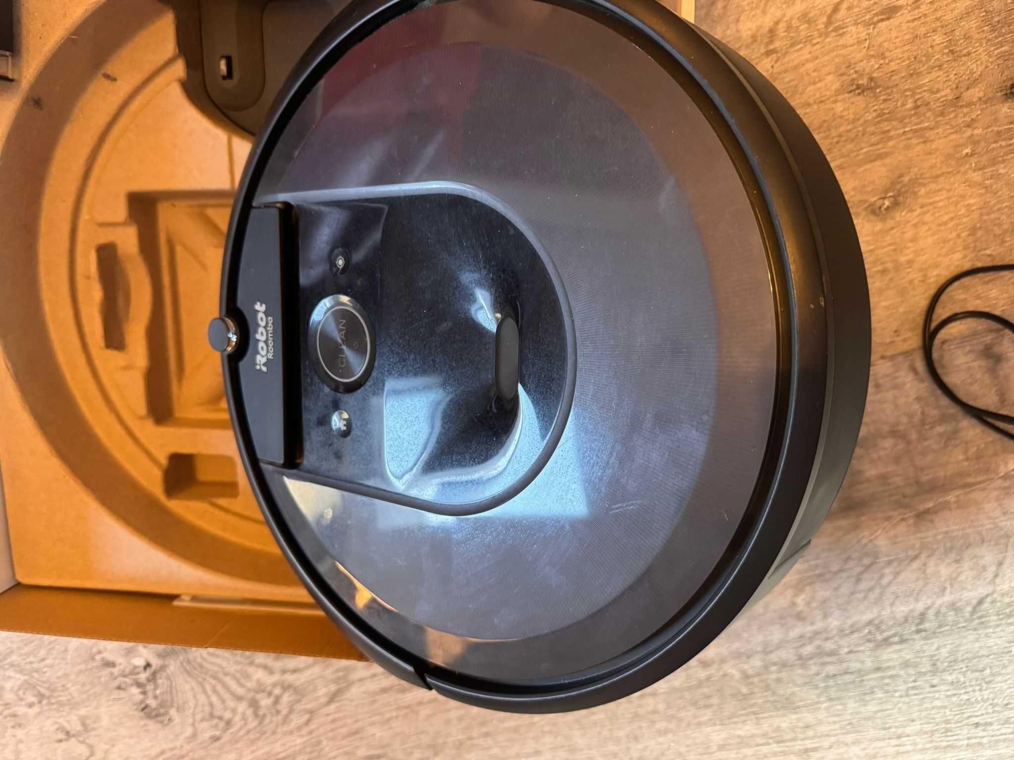 Robot odkurzający iRobot Roomba i7