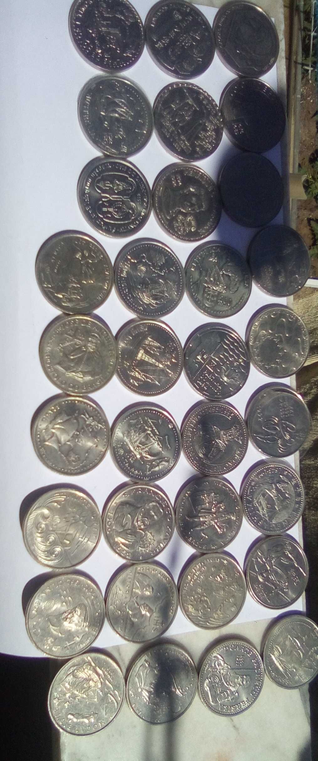 Colecção de 33 moedas cuproníquel em bom estado e a bom preço.