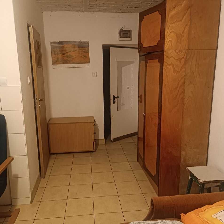 Pomieszczenie na hobby,majsterkowanie. Rodzaj sutereny przy PKP Włochy