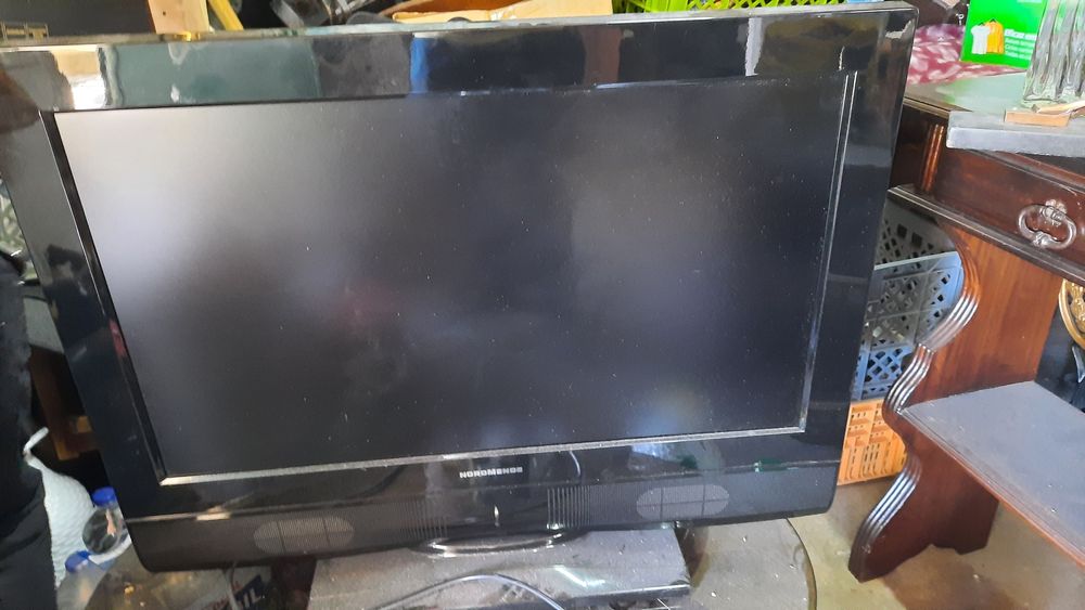 Televisão com vidro de 80 cm de diagonal