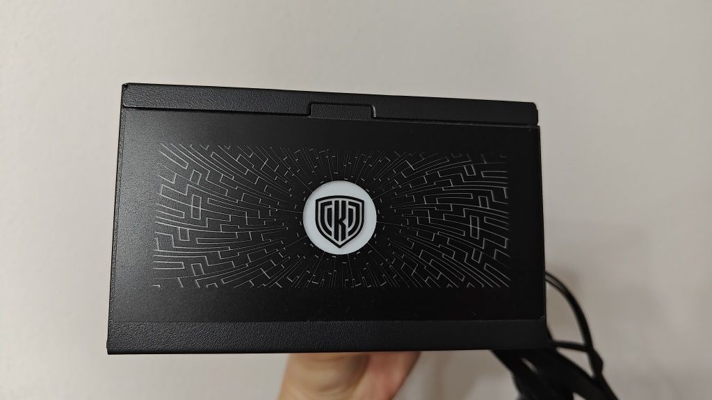 Fonte de alimentação Kolink 600W Core Series RGB 80Plus - KL-C600RGB