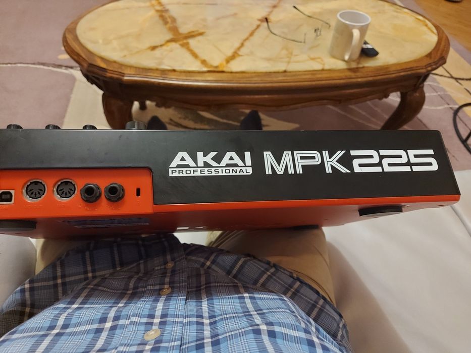 Midi клавіатура Akai MPK 225