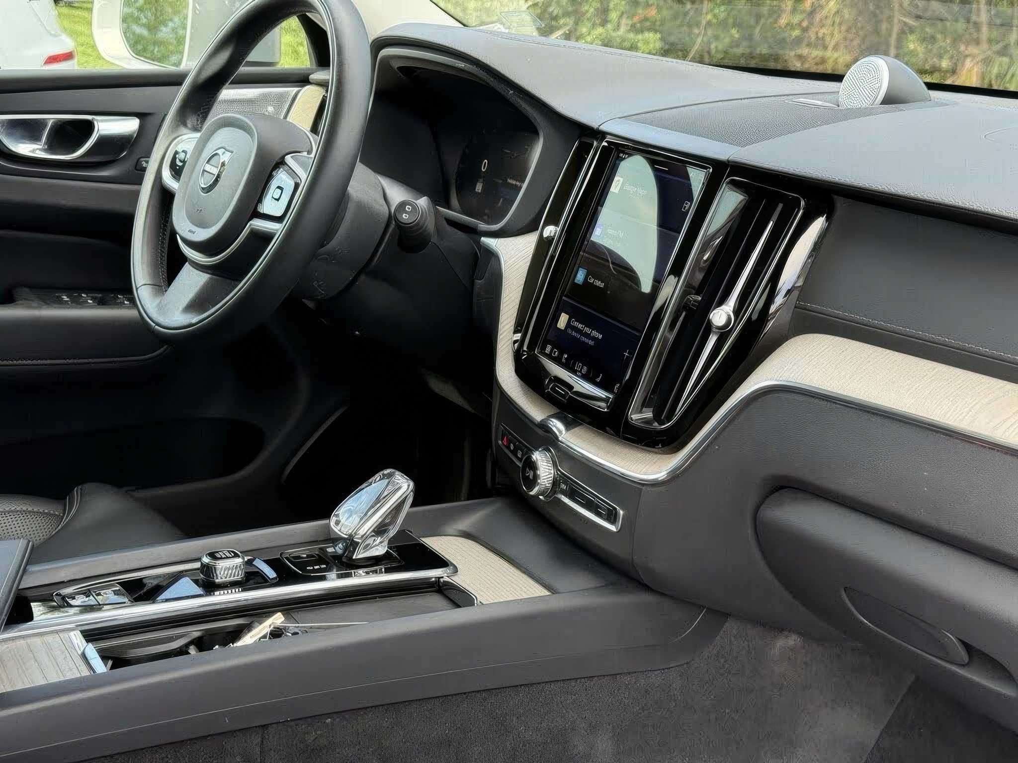 2022  Volvo XC60