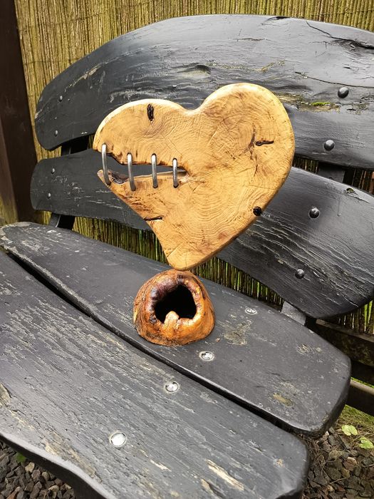 Figura z drewna w kształcie serca