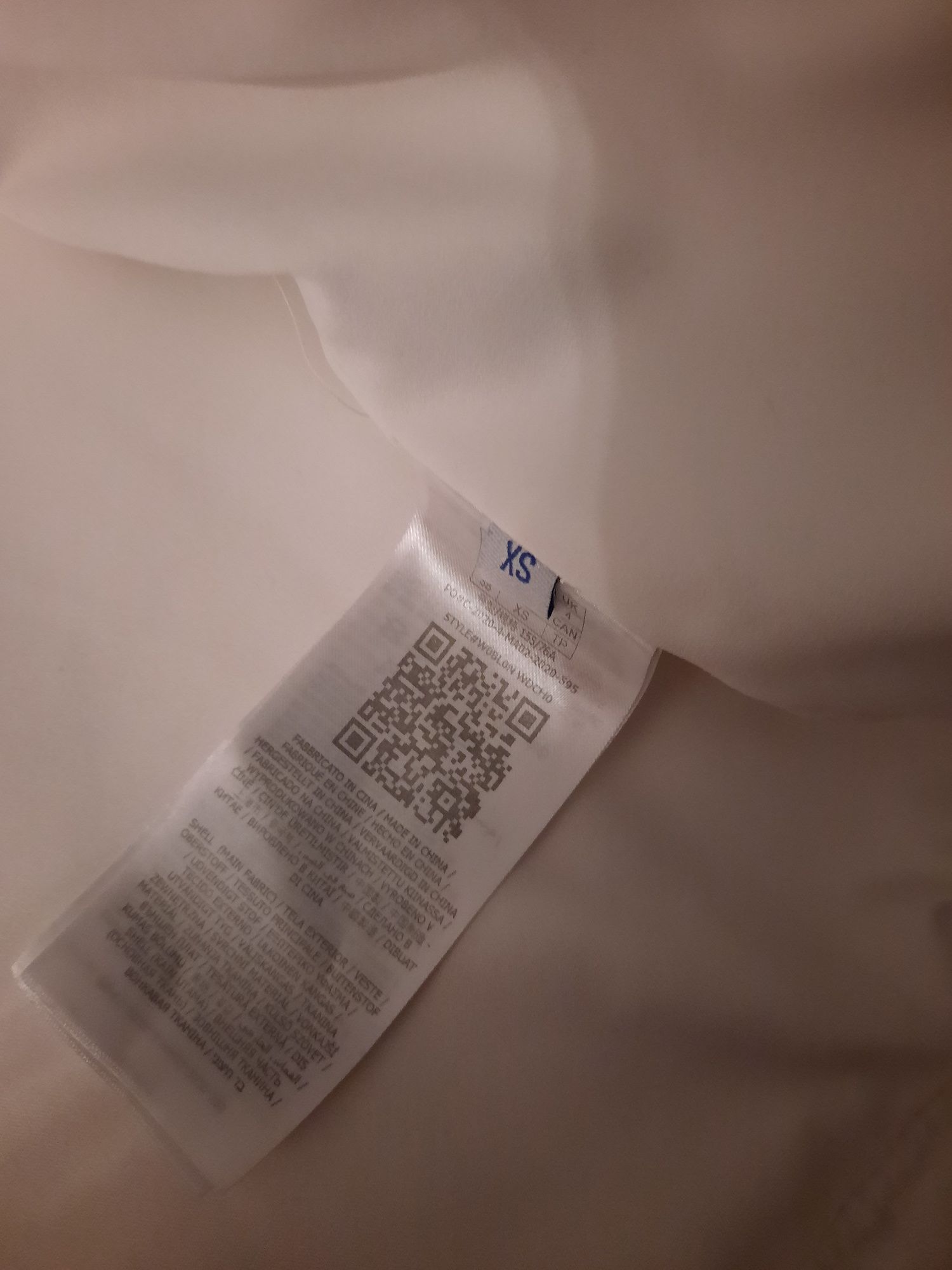 Białe futerko GUESS xs