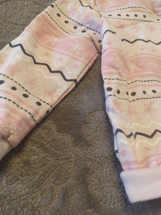 Bluzeczka So Cute zimowy wzór r. 74 święta różowa gwiazdki śnieg